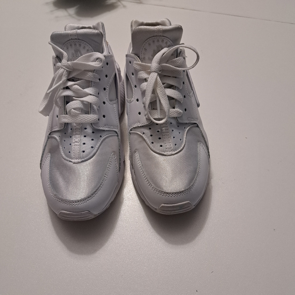 Womens nike huarache sneakers Size 8